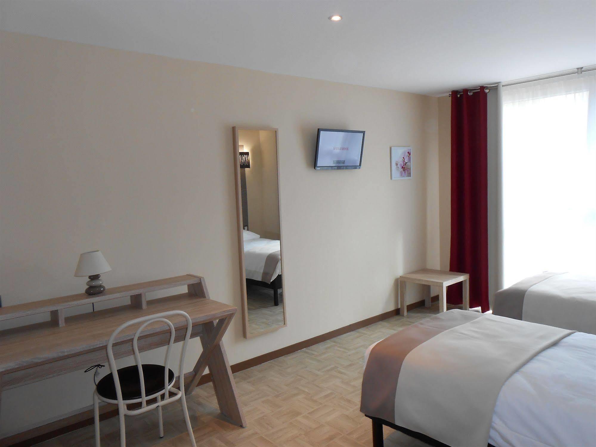 La Pause Hotel Evreux Exterior photo
